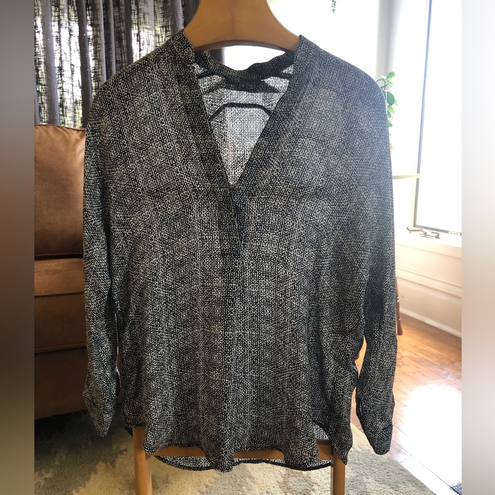 VINCE Black/White Silk Dolman Sleeve Plunging V-Neck Blouse S EUC!